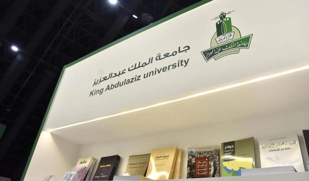 ركن الطفل في جناح جامعة الملك عبدالعزيز بمعرض جدة للكتاب يعزز شغف الأطفال بالقراءة والإبداع