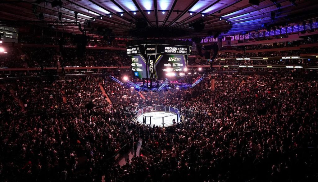 مقاتلو UFC يجتازون مرحلة الوزن ويستعدون للنزالات النارية في الرياض