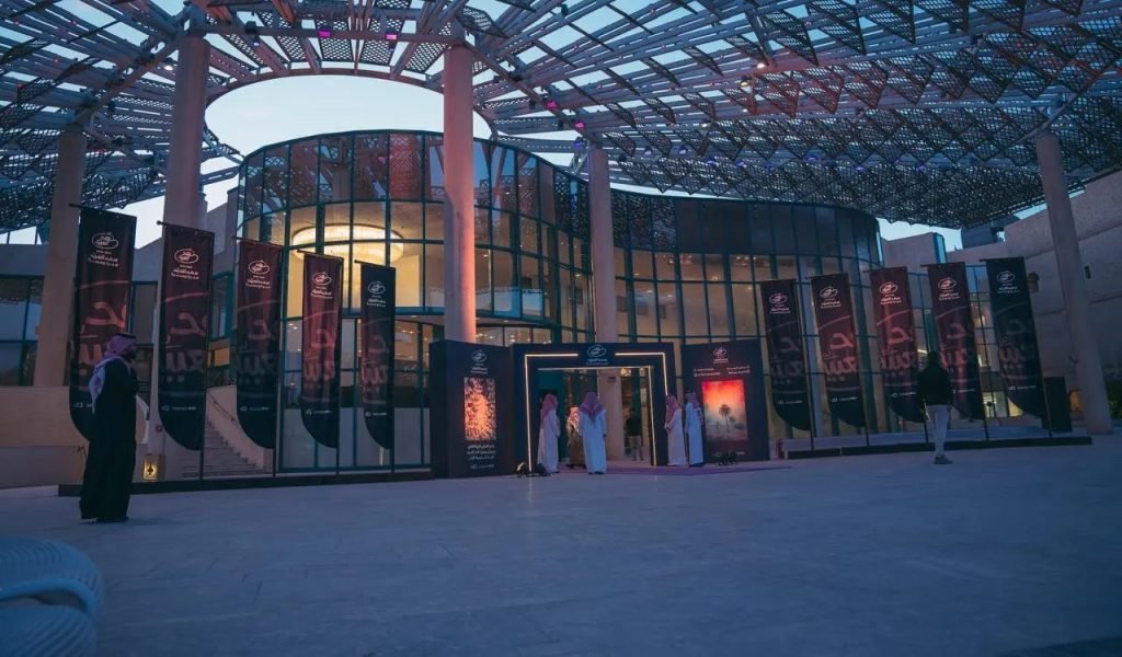 معرض "سيرة ومسيرة" يحتفي بإرث الفنان سعد العبيّد ومسيرته الفنية في الرياض