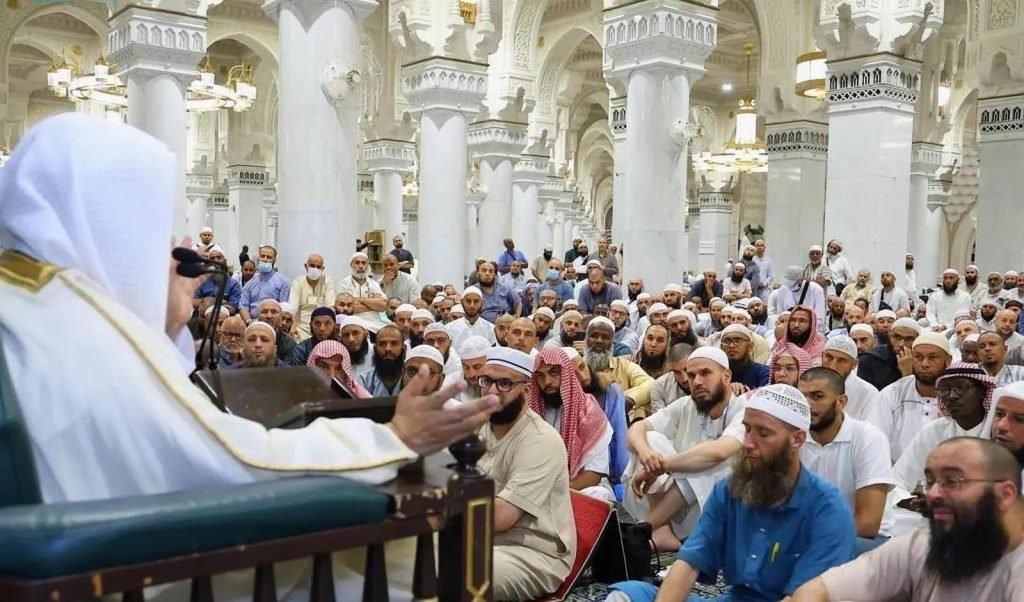 رئاسة الشؤون الدينية تطلق الدورة العلمية الأولى للتأسيس الفقهي في المسجد الحرام