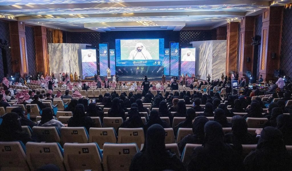 أمير القصيم يفتتح ملتقى "فرصتي 4" لتعزيز تأهيل وتمكين شباب وفتيات المنطقة