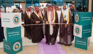 رئيس جامعة الملك فيصل يفتتح معرض "البحث العلمي المؤسسي" لتعزيز الابتكار والاستدامة