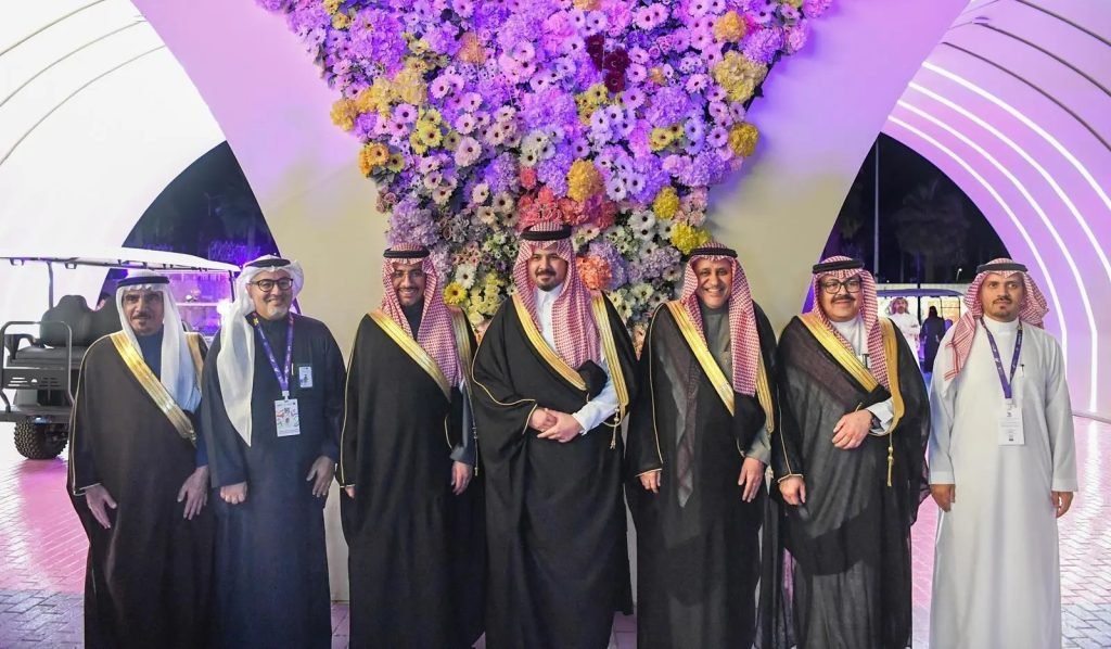 أمير المدينة المنورة يرعى انطلاق "مهرجان الزهور والحدائق" في ينبع الصناعية 2025