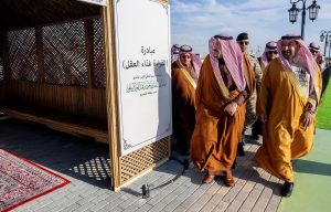 أمير القصيم يدشّن مبادرة "القراءة غذاء العقول" لتعزيز ثقافة الكتاب في الأماكن العامة