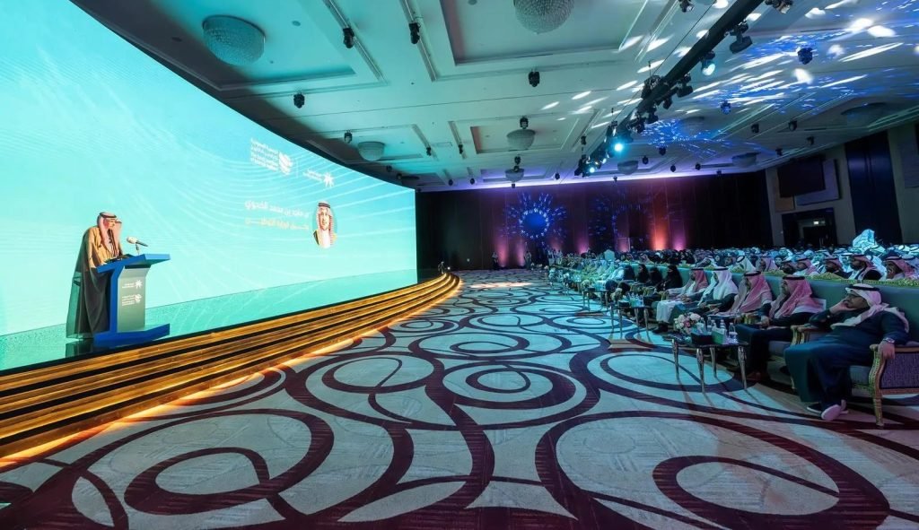 العنقري يرعى حفل تكريم المتميزين في البرنامج التدريبي لمستفيدي "توطين"