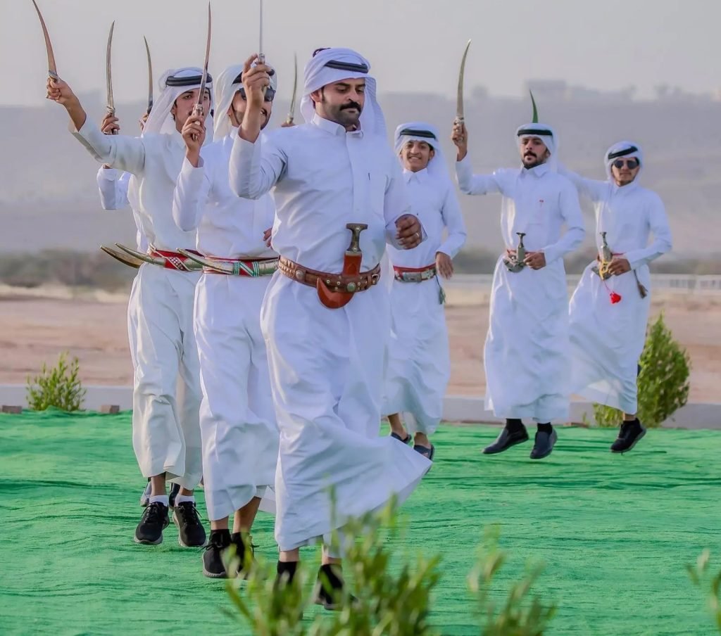 "العرضة".. رمز الفخر والأصالة في احتفالات عيد الفطر بالباحة