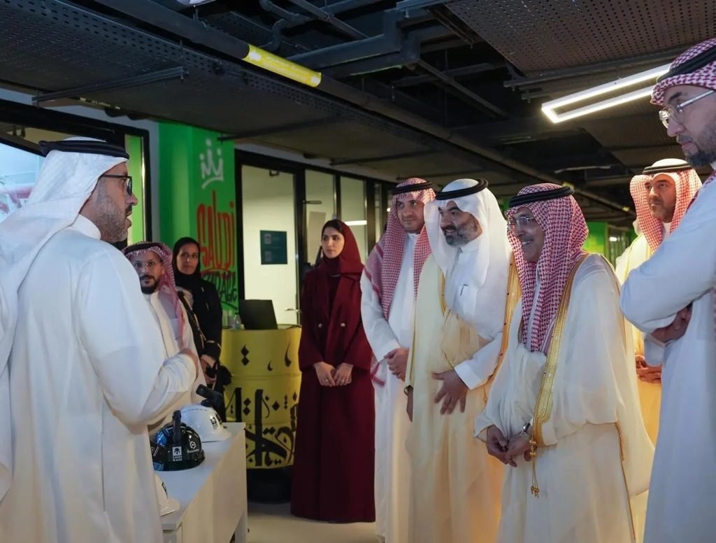 وزير المالية يزور "الكراج" وبرنامج NTDP ويشيد بإنجازات رواد الأعمال