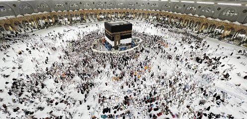 Kaaba Kiswa Raised Ahead of 1446 AH Hajj Season in Annual Procedure Reflecting Sanctity and Order
