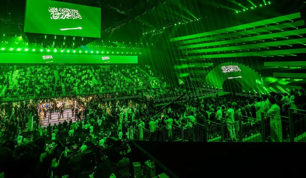 🏆 كانيلو ألفاريز يهيمن على حلبة الرياض ويتوّج بطلاً بلا منازع للوزن المتوسط الفائق تمهيداً لـ"نزال القرن" ضد كراوفورد