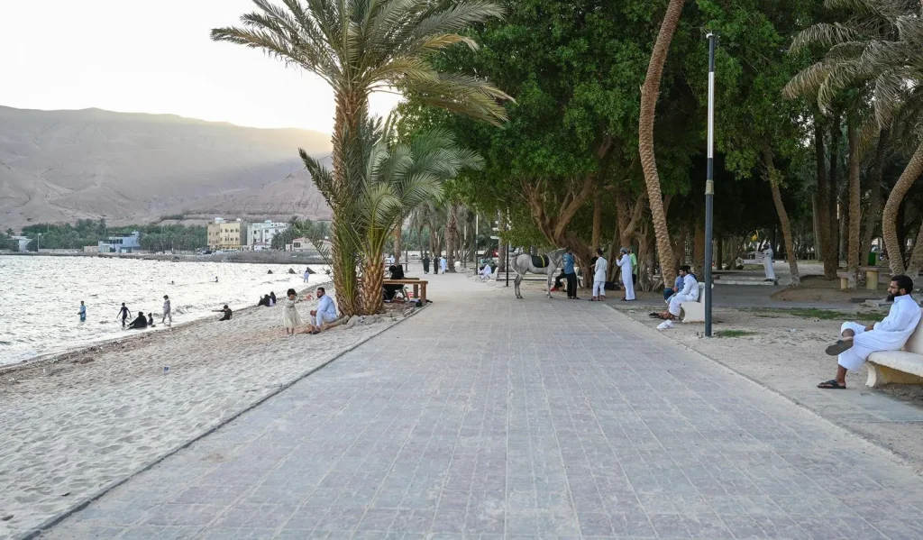 شواطئ ومتنزهات "حقل".. وجهة بحرية مثالية لعائلات العيد في أجواء معتدلة وخدمات متكاملة