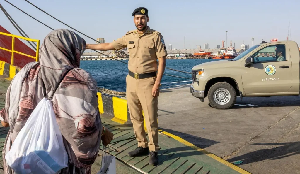 حرس الحدود يسهل مغادرة الحجاج عبر ميناء جدة الإسلامي ضمن جهود متواصلة لخدمة ضيوف الرحمن
