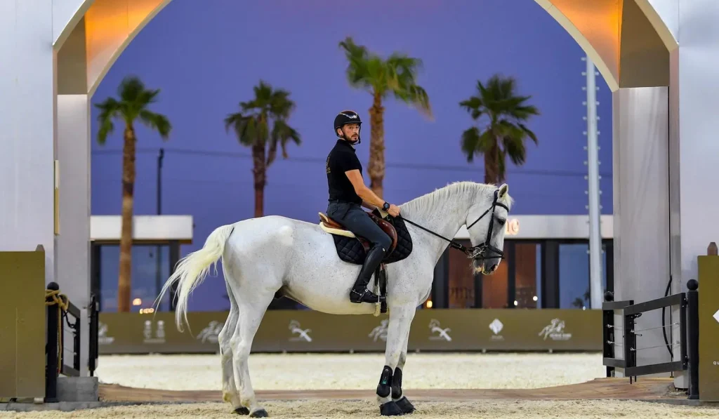 "مرابط الخيول" في العمارية.. وجهات ترفيهية صيفية تجمع بين الفروسية والطبيعة شمال الرياض