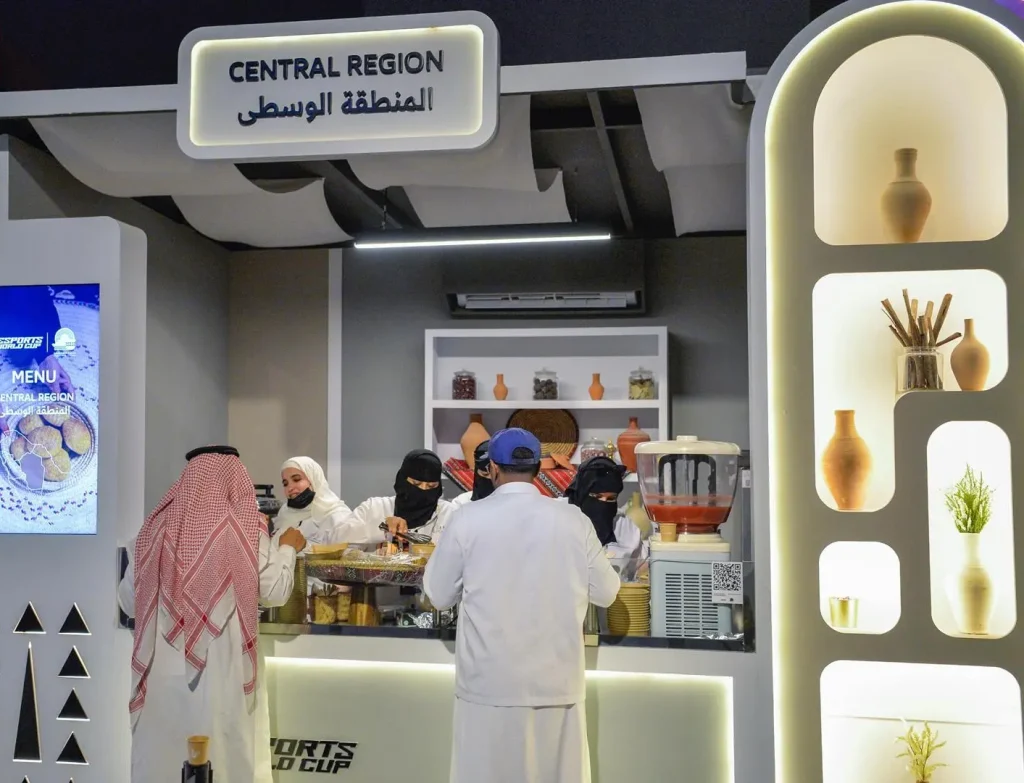 المطبخ النجدي يتألق في كأس العالم للرياضات الإلكترونية بالرياض: نكهات تراثية تُعرّف الزوار على ثقافة المنطقة الوسطى
