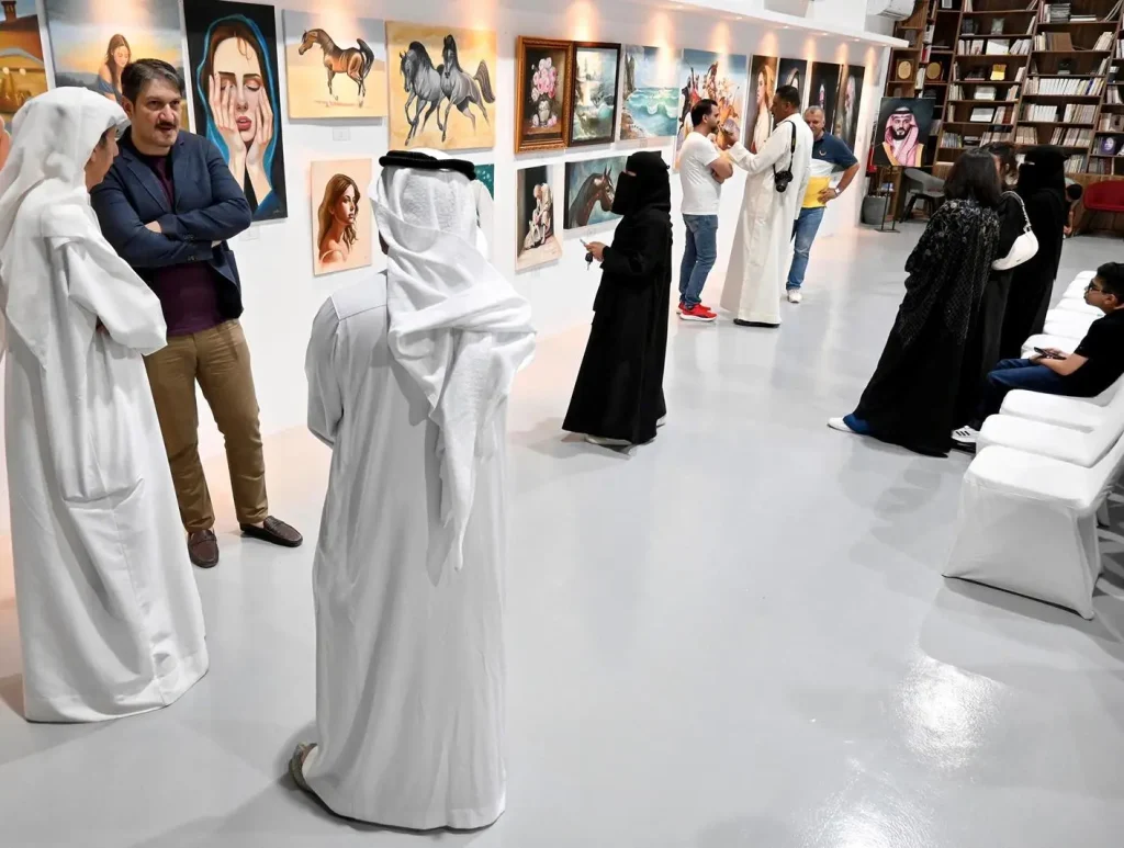 🎨 "نافذة".. معرض تشكيلي رباعي يحتفي بالواقعية بروح معاصرة في الدمام