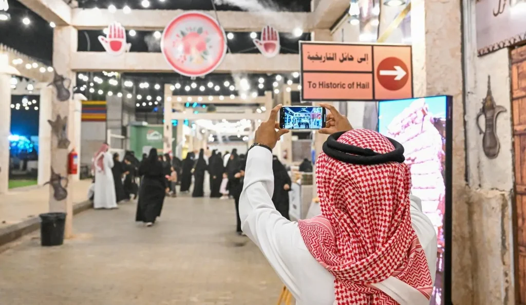 مهرجان بيت حائل 2025 يختتم فعالياته بـ112 ألف زائر في أجواء تراثية واحتفاء بعام الحرف اليدوية