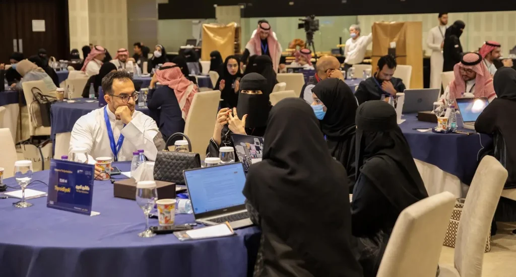 انطلاق المرحلة الحضورية من هاكاثون "عسير تبتكر" بمشاركة 30 فريقًا لتطوير حلول مبتكرة