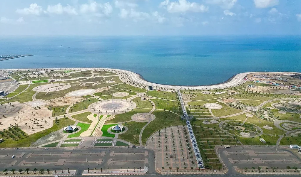 🌊 شواطئ جازان.. وجهة بحرية ساحرة تجمع الاستجمام بالأنشطة الترفيهية والسياحة المستدامة