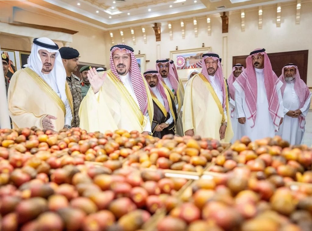 🍯 أمير القصيم يرعى مهرجان السكرية الحمراء بالمذنب ويشيد بدور المزارعين في دعم الاقتصاد الزراعي