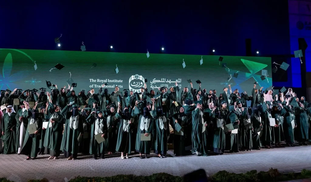 🎓 المعهد الملكي للفنون التقليدية "وِرث" يحتفي بتخريج أولى دفعاته في الرياض