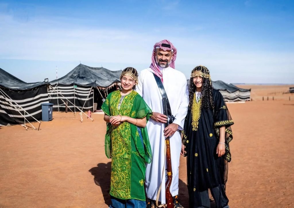 «المخيم الثقافي» بمهرجان الملك عبدالعزيز للإبل.. تجربة معرفية ثرية تحاكي الماضي والحاضر