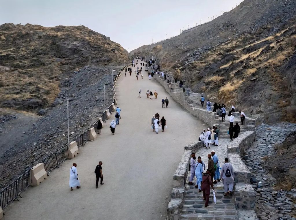 A Spiritual and Educational Journey to the Cave of Hira Through the Hira Cultural District in Makkah