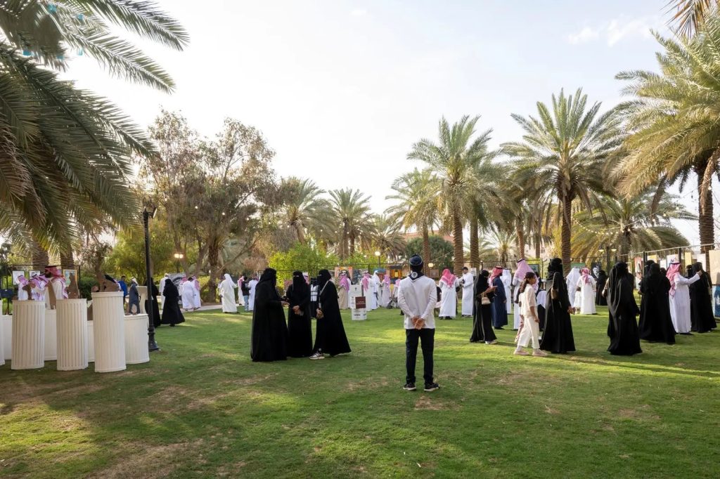Al Sudairy Cultural Center Launches Sixth "Fenan" Exhibition in Sakaka to Promote Fine Arts and Creative Education