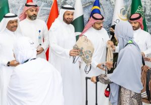 Minister of Hajj and Umrah Inspects the "Makkah Route" Lounge at Jeddah Airport and Reviews Simplified Procedures for Pilgrims