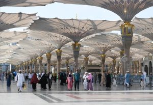 المدينة المنورة تودّع الحجاج وتستقبل المعتمرين وسط منظومة خدمات متكاملة لموسم العمرة 1447هـ