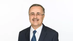 بورتريه رسمي لأمين الناصر، رئيس أرامكو وكبير إدارييها التنفيذيين