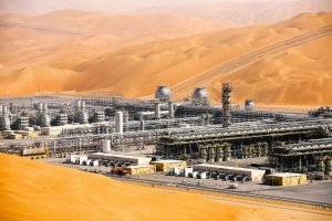 منشأة صناعية وسط الكثبان؛ صورة توضيحية من مكتبة WPC الإعلامية